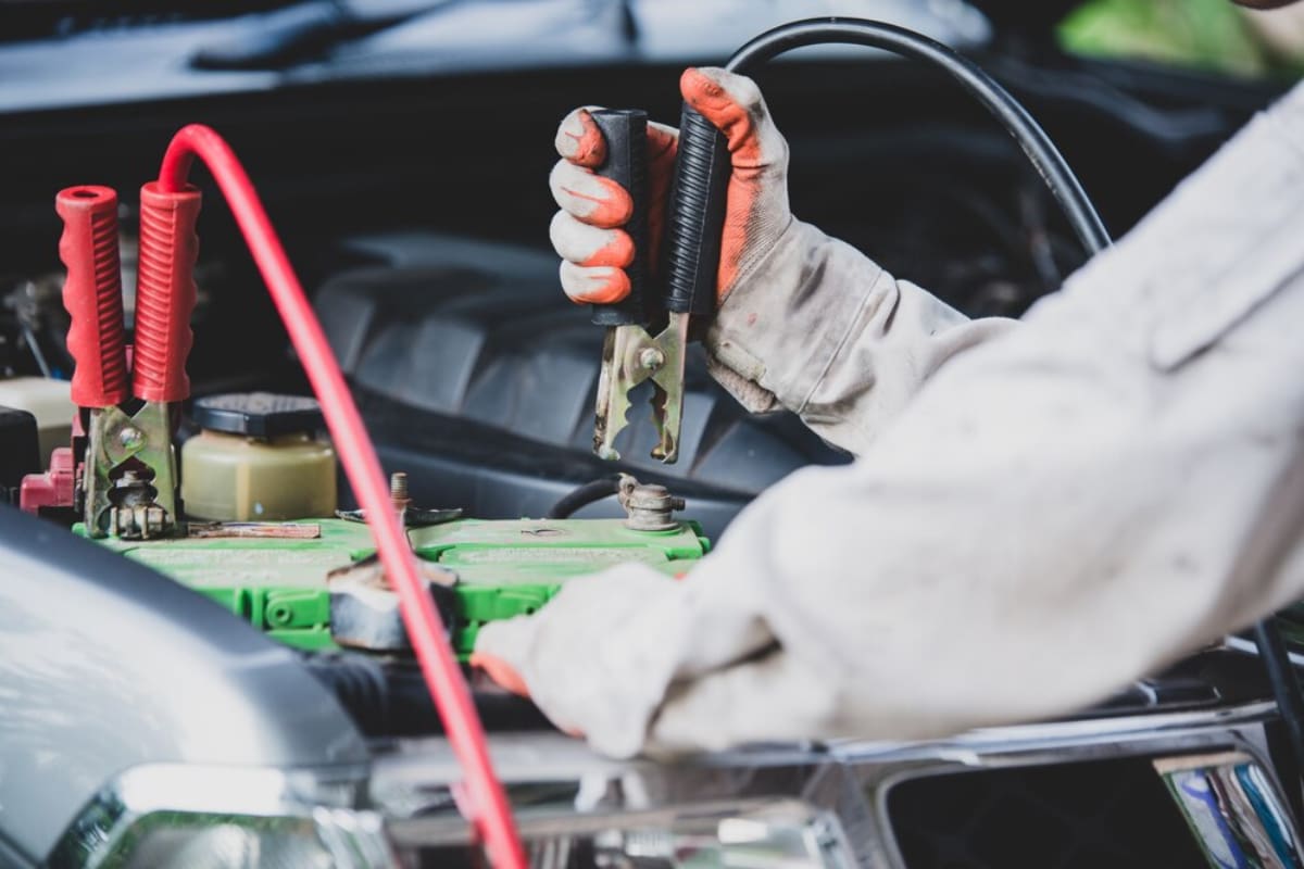 Aprende cómo cuidar la batería del auto para que dure más tiempo.