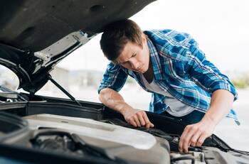 Cuatro cosas que NO debes hacer para cuidar la batería de tu auto