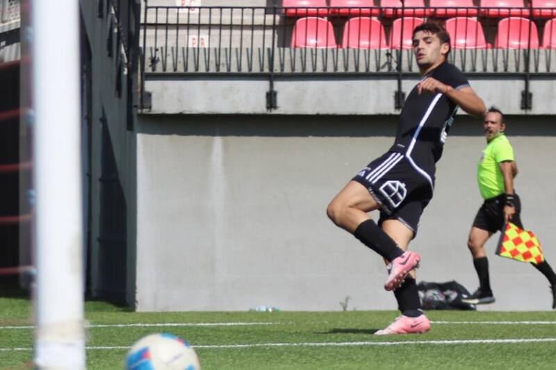 celebrando su gol ante Deportes Limache.