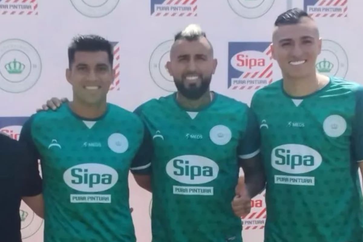 Bayron Saavedra en Rodelindo Román con Arturo Vidal.