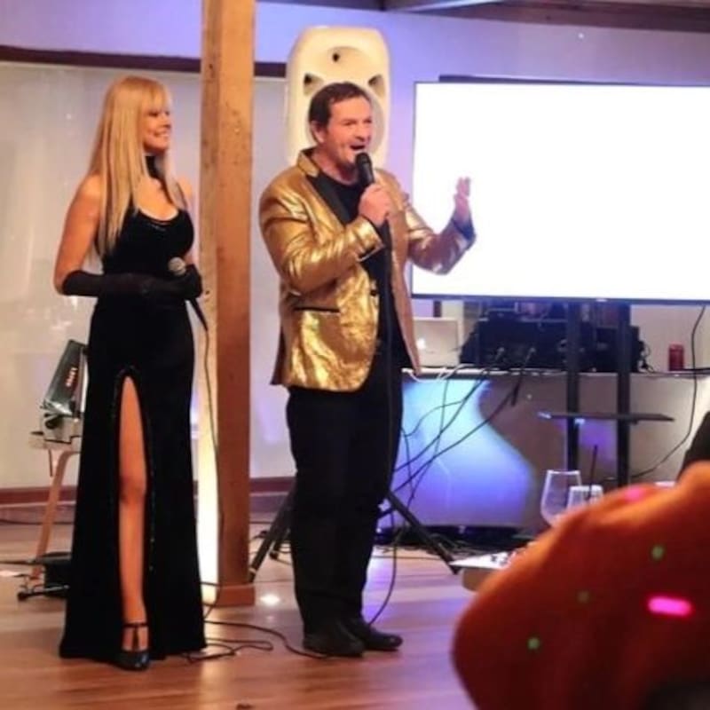 Beatriz Alegret y Sebastián Saldaña en pleno show.