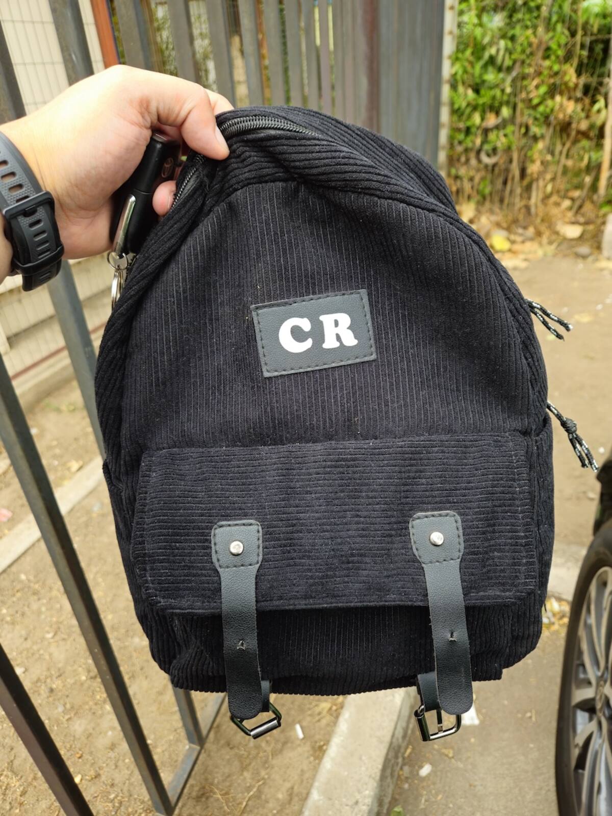 En esta mochila fue abandonado un bebé de dos días por parte de su madre, una mujer peruana de 25 años. (Foto: Comunicaciones Carabineros)