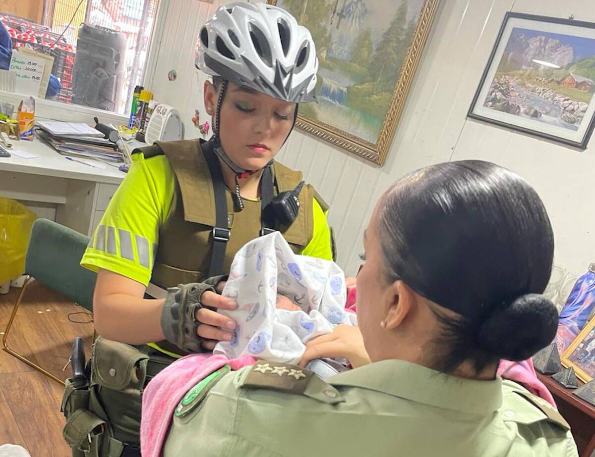 fue abandonado por una mujer de 25 años en La Vega Central. (Foto: Comunicaciones Carabineros)