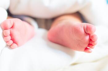 Trágico giro: Bebé muere después de ser encontrada viva en su funeral