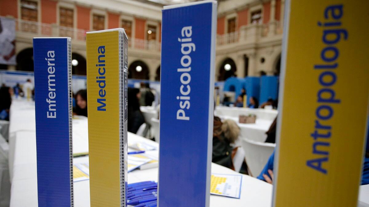Consulta con tu RUT si te aprobaron la beca estudiantil que financia hasta $860 mil anuales de la carrera