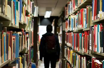 Desde ayudas económicas hasta de residencia: Revisa las desconocidas becas privadas para universidades e IP