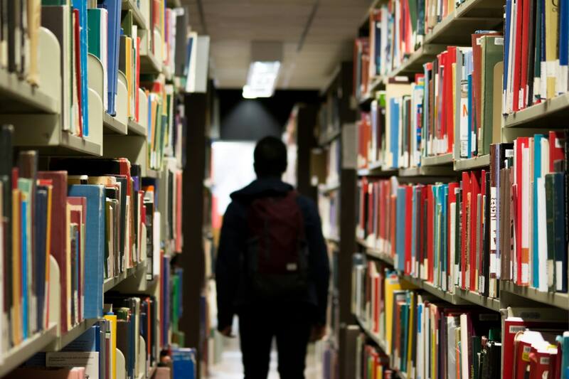 Revisa alguno de los beneficios privados para la educación.