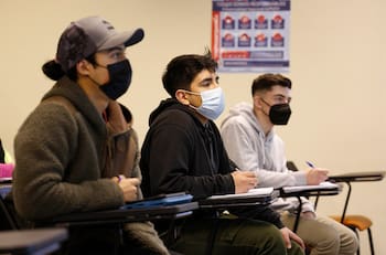 Se acaba el plazo para renovar o postular a las Becas Junaeb