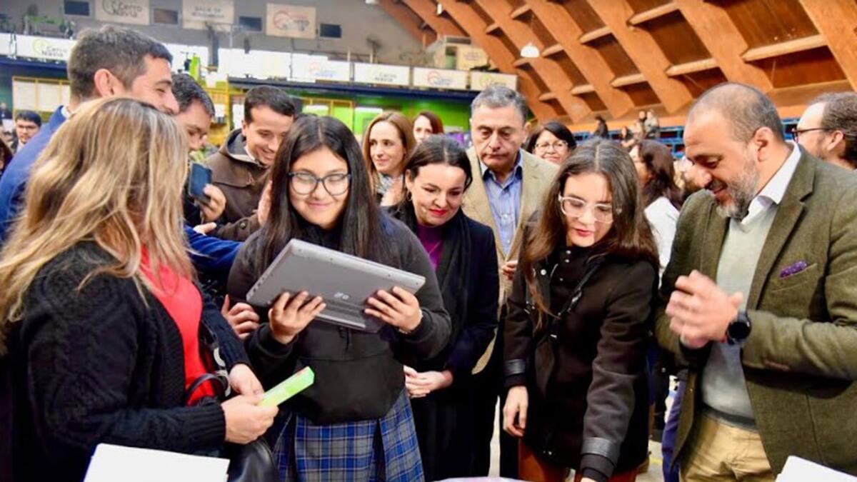 Inició la entrega de las Becas TIC 2023: ¿Quiénes recibirán un computador gratis?