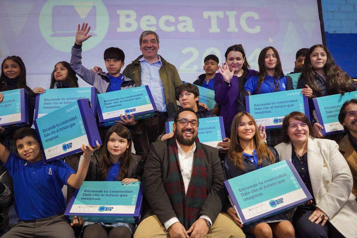 Revisa si eres beneficiario de estas becas. Créditos: Junaeb.