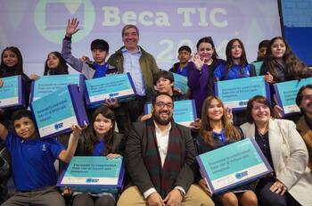 Inició la entrega de computadores gratis a alumnos de todo el país: ¿Cómo son los nuevos notebooks?