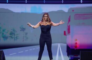 Culpan a los animadores: Las reacciones que dejó las pifias a Belén Mora en el Festival de Viña 2023