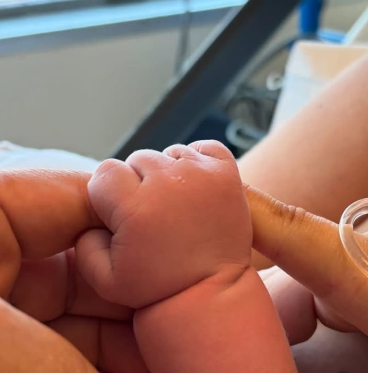 La pareja está chocha con su pequeño. Créditos: Instagram