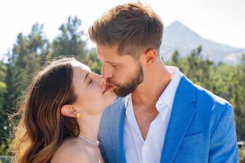 La influencer deslumbró en su boda en Tulum con dos vestidos de novia.