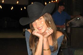 Bella Hadid confirma nueva relación con misterioso hombre