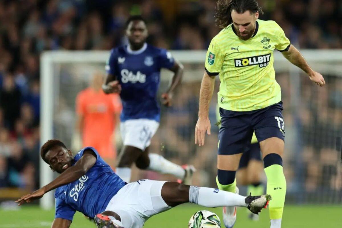 ingresó en el segundo tiempo del partido ante Everton por la Carabao Cup.