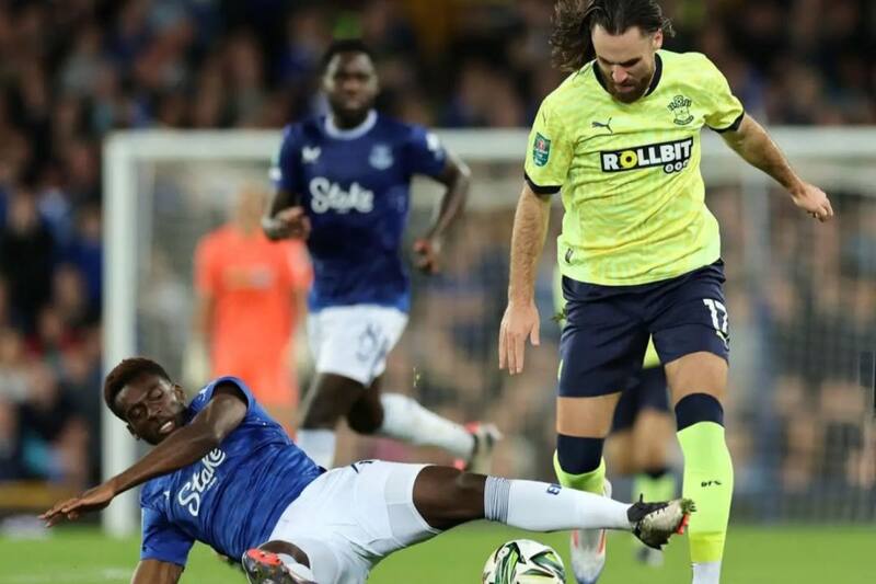ingresó en el segundo tiempo del partido ante Everton por la Carabao Cup.