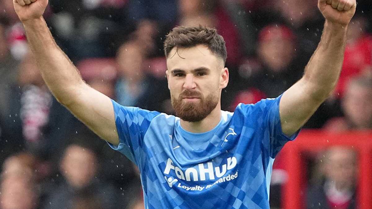 VIDEO | Ben Brereton se destapó con un golazo en empate del Derby County