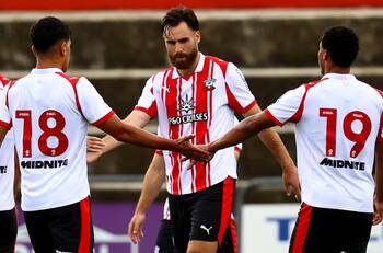 Brereton responde en la cancha mientras en Inglaterra dudan de él