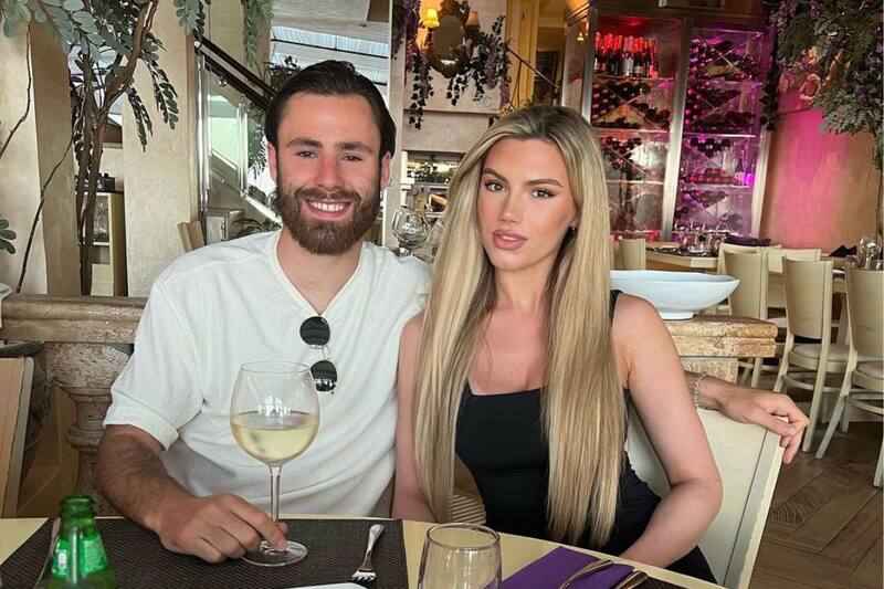 y su futura esposa, Kimberly Abbott.