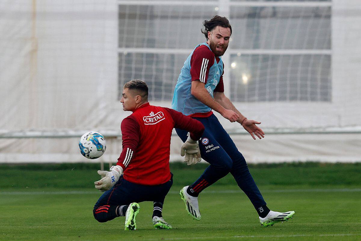 Ben Brereton es fijo en el ataque chileno. Big Ben podría incluso actuar como único delantero en Montevideo.