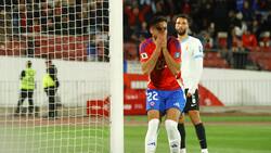 Chile cierra la peor eliminatoria de su historia con un amargo empate ante Uruguay