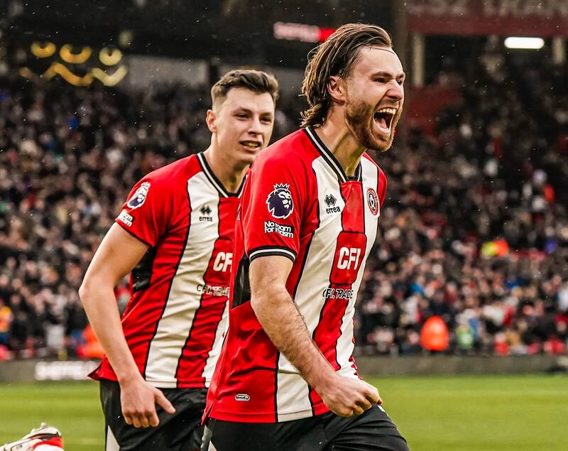 celebra su primer gol en la Premier League con Sheffield United