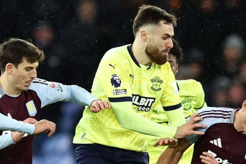 El chileno puede cambiar de club en Inglaterra.
