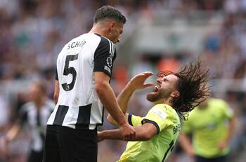 Leyenda del fútbol inglés le da con todo a Brereton por provocar expulsión de un rival: ”Fue vergonzoso”