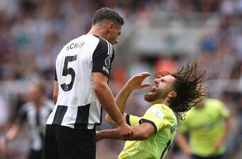 “El villano de la pantomima”: Brereton responde a las críticas por su polémica simulación en Inglaterra