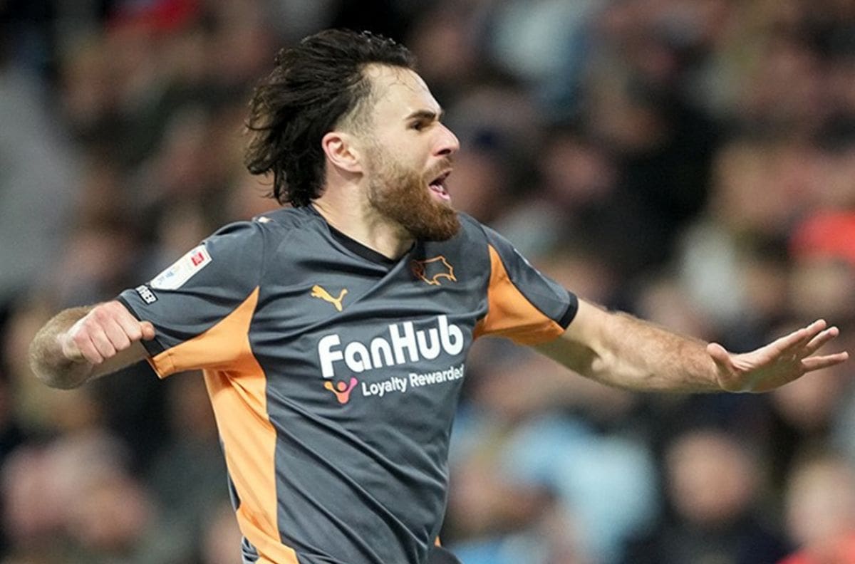 “Lo que todo buen jugador debe hacer...”: Lluvia de elogios para Ben Brereton en Inglaterra