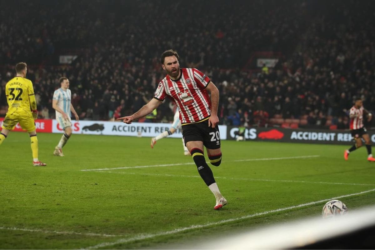 Actualmente el chileno está a préstamo en el Sheffield United.