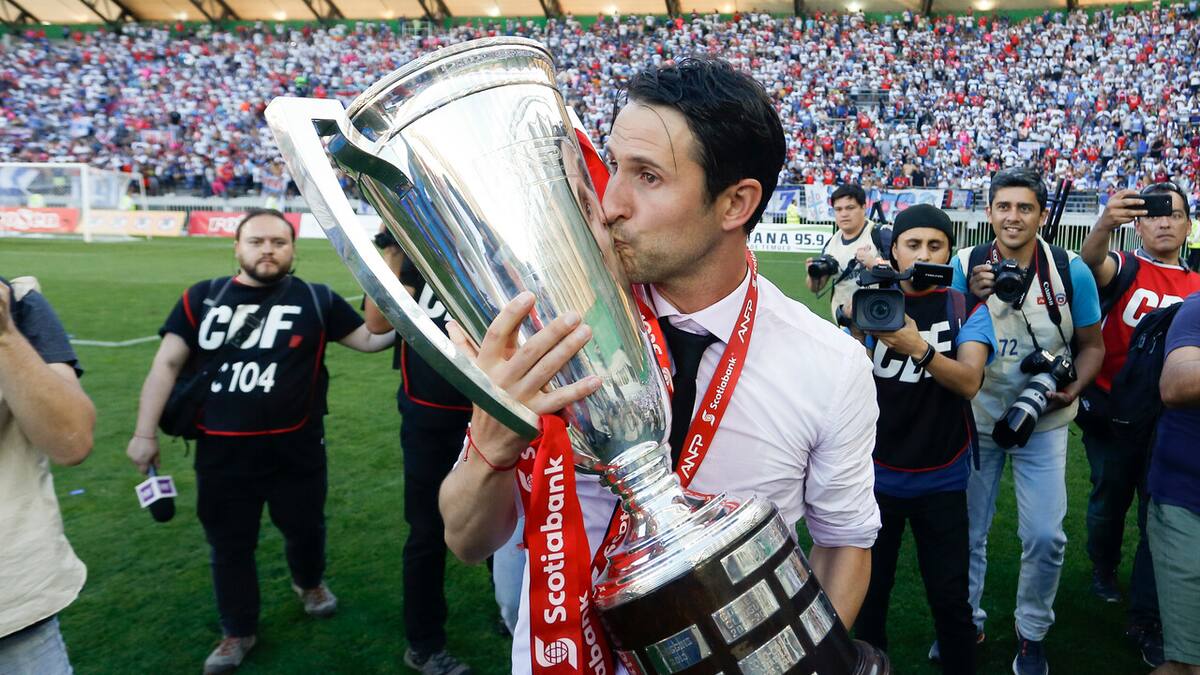 “Beñat San José tarde o temprano va a terminar dirigiendo a la Roja u otro grande del fútbol chileno”