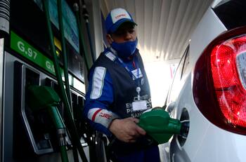 ENAP confirmó nueva variación de las bencinas: ¿Suben o bajan los precios de los combustibles?