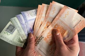 Consulta con tu RUT si puedes recibir los $452.000 que entrega el Bono Dueña de Casa