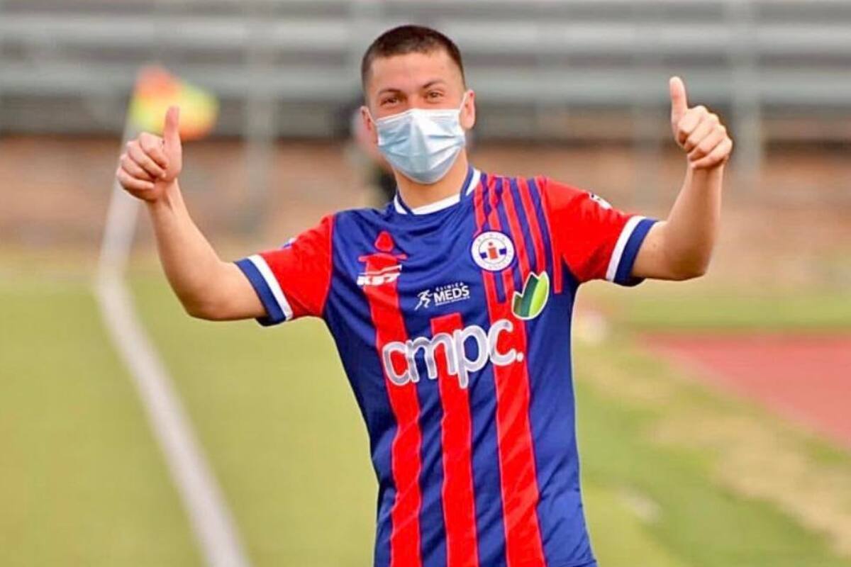 Iberia de Los Ángeles oficializó el regreso del goleador Benjamín Inostroza.