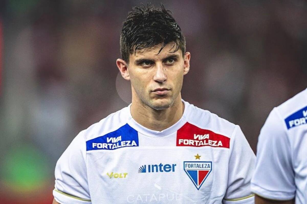 Fortaleza le está buscando una salida al defensor central chileno. Foto: Benjamín Kuscevic en Instagram.