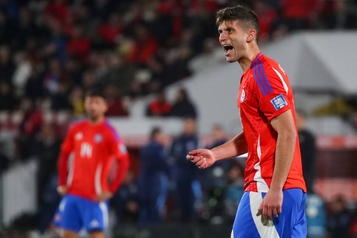 El defensa de Fortaleza jugando por Chile. Foto: Agencia Aton.