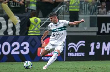 El tremendo portazo que recibió Benjamín Kuscevic en Brasil