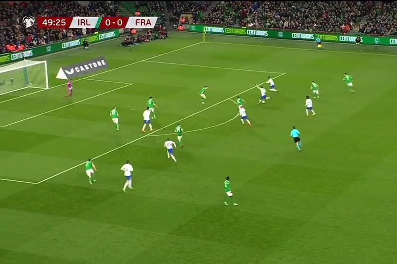 El lateral francés anotó un golazo ante Irlanda.