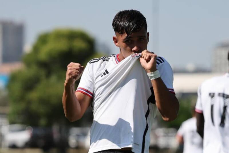 en las inferiores de Colo Colo. Foto: @benjamin.alejandro11.
