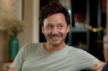 De 4 pisos y repleta de fotos de sus hijos: Así es la casa de Benjamín Vicuña en Buenos Aires