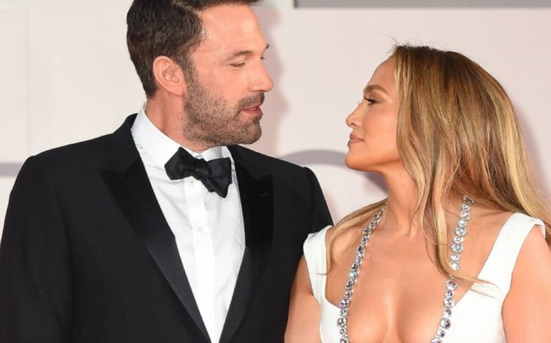 Acusan a Jennifer Lopez haber obligado a Ben Affleck a “estirarse” la cara