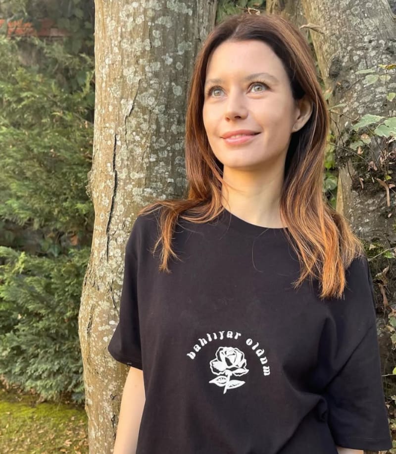 Es la recordada actriz turca.