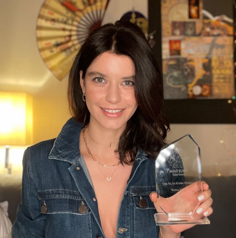 Es la recordada actriz turca.