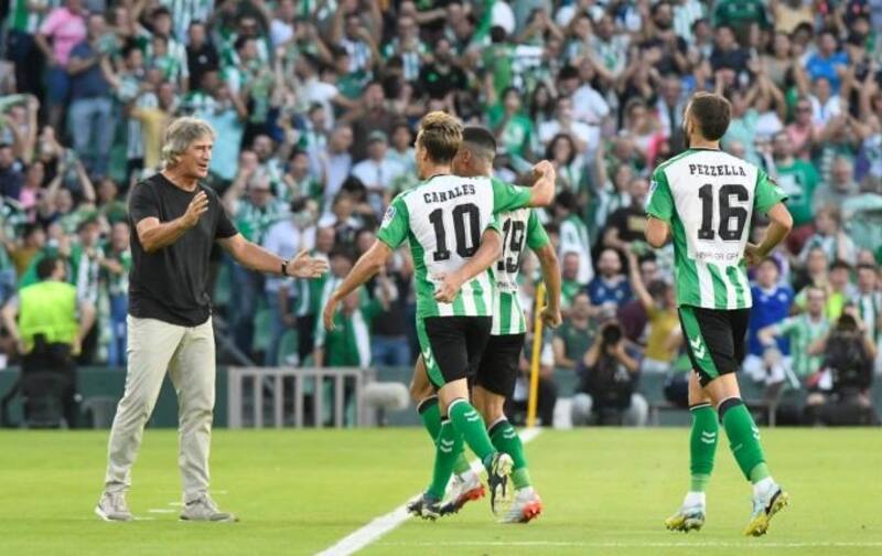 El cuadro sevillano tendría amarrado tres fichajes para la próxima semana.