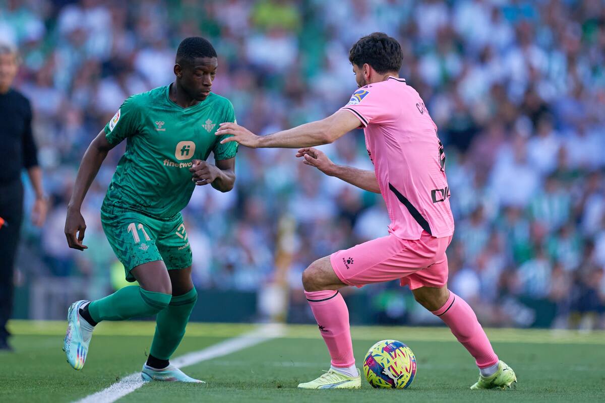 El equipo dirigido por Manuel Pellegrini se impone a Espanyol y sueña con la Champions League.
Créditos: @RealBetis