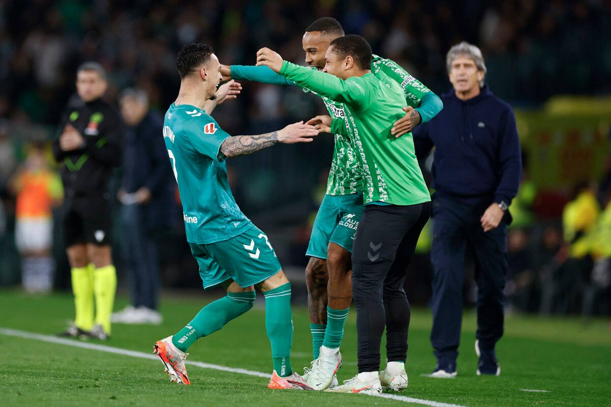 Antony celebrando su gol el pasado domingo en la goleada a la Real Sociedad. EFE/ Julio Munoz