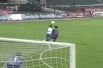 VIDEO | ¡Feliz cumpleaños, Beto Acosta!: El inolvidable gol que le hizo a la U en un Clásico Universitario por la Libertadores