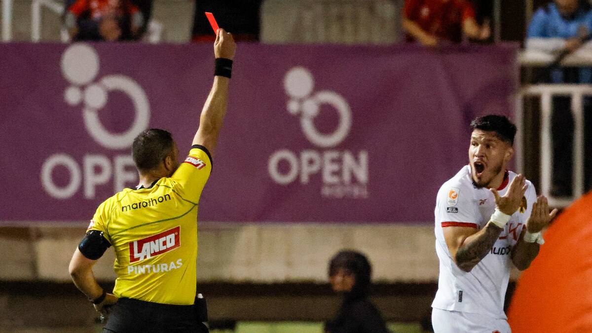 La U sale a defender a Tamayo tras su expulsión que condenó a Unión Española ante Limache